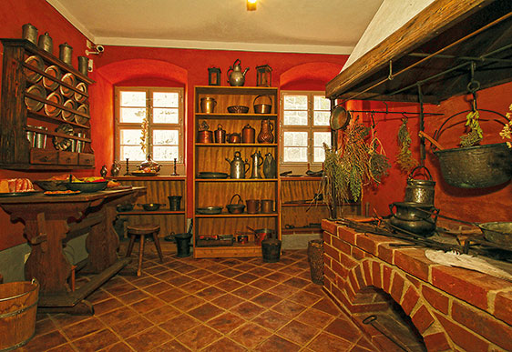 Ob Burgkeller, Rittersaal oder Rote Küche – das Ambiente garantiert tolle Erlebnisse, die durch Führungen vertieft werden können. (Foto: Detlef Eggert) Ob Burgkeller, Rittersaal oder Rote Küche – das Ambiente garantiert tolle Erlebnisse, die durch Führungen vertieft werden können. (Foto: Detlef Eggert)