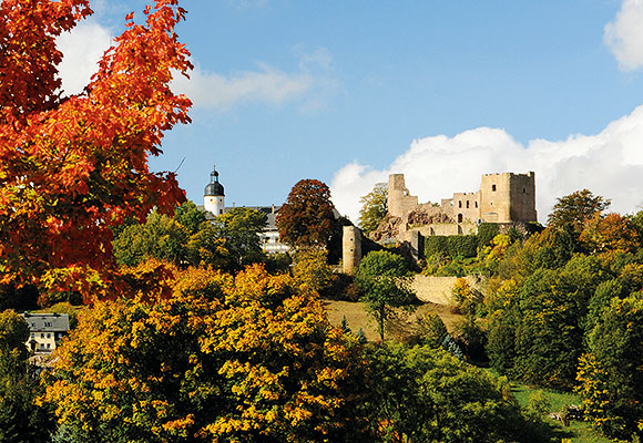 Hoch gelegen, ist die Stadt Frauenstein mit ihren markanten Bauten weithin sichtbar. Ein Kleinod des Erzgebirges. (Foto: Böhme, Frauenstein) Hoch gelegen, ist die Stadt Frauenstein mit ihren markanten Bauten weithin sichtbar. Ein Kleinod des Erzgebirges. (Foto: Böhme, Frauenstein)