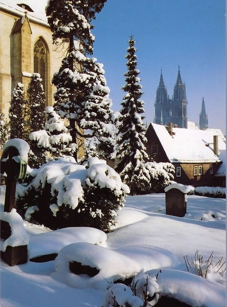 Das alte Meißen, Herz des sächsischen Weinbaus, mal tief verschneit. Blick von der Kirche St. Afra hinüber zum Dom.

© Foto: Dietmar Brück, Wikimedia